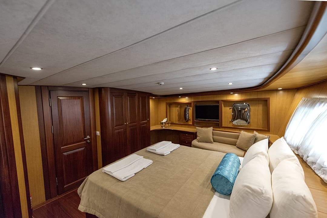 Kayhan 3 interior