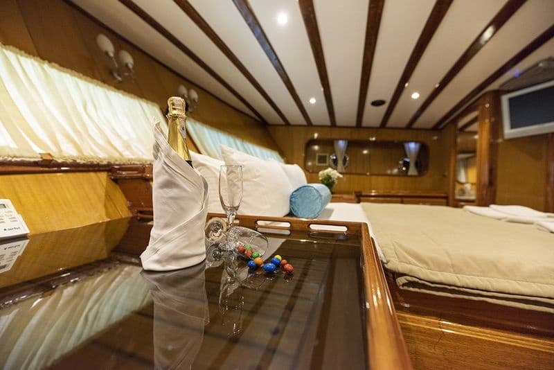 Kayhan 5 cabin