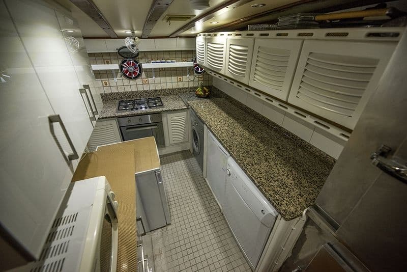 Kayhan 5 cabin