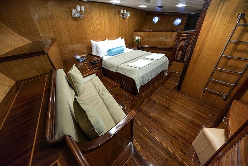 Kayhan 8 interior