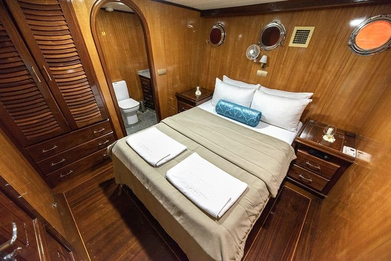 Kayhan 8 cabin