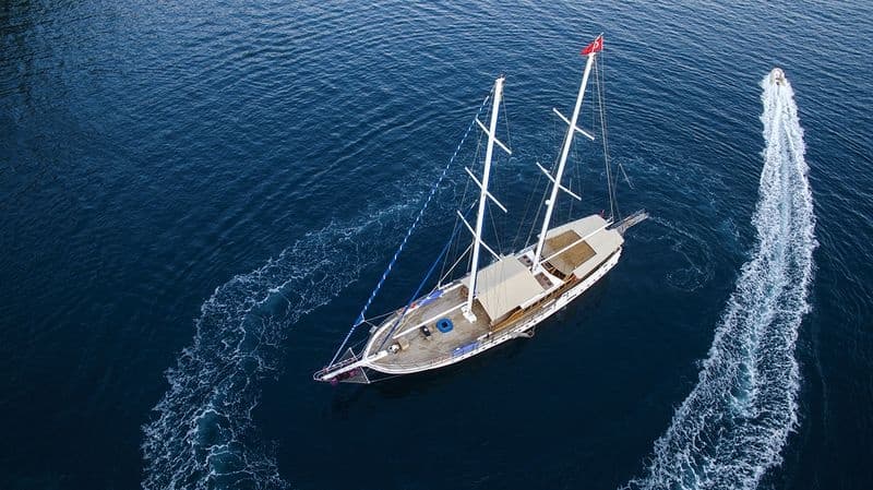 Kayhan 8 deck