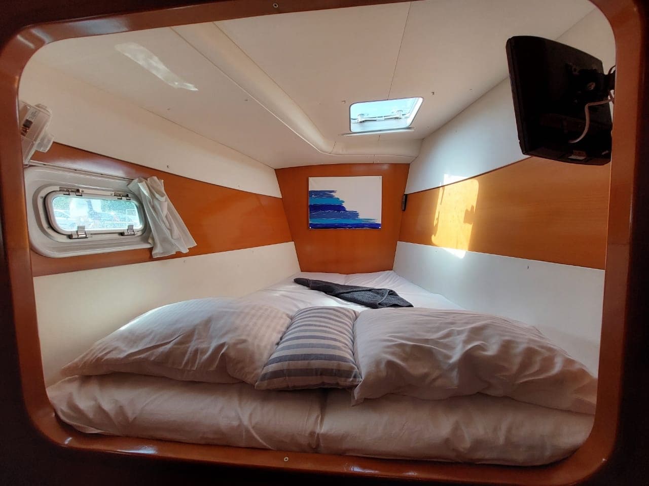 Lagoon 43 deck