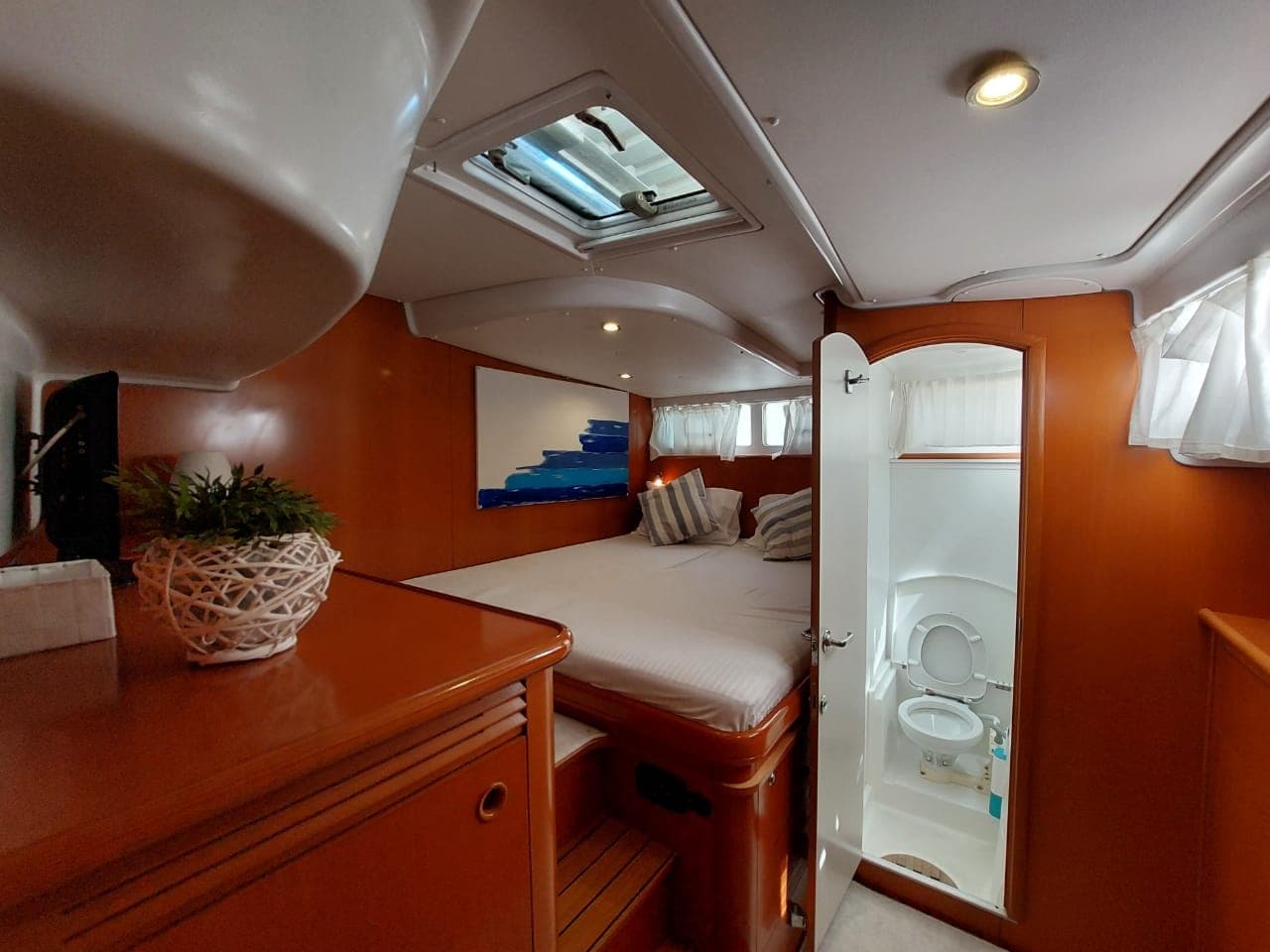 Lagoon 43 interior