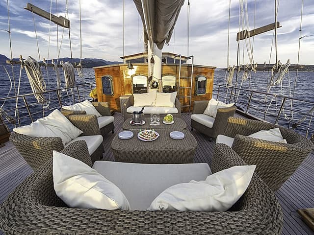 Libra dining