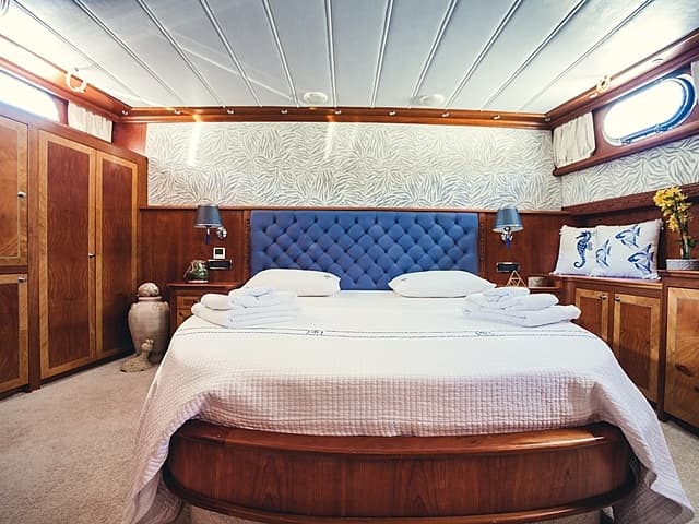 Lotus cabin