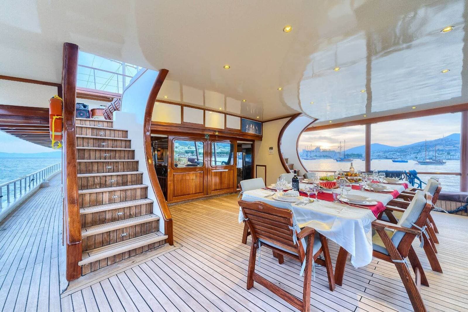 Love Boat dining