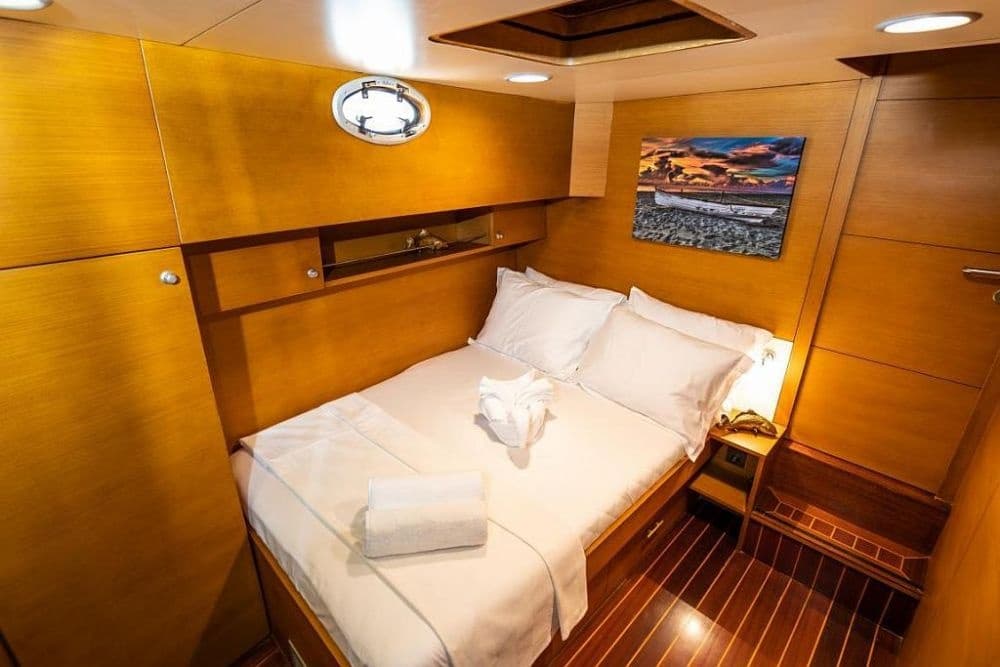 Moe ( Ex. A. Eser) interior