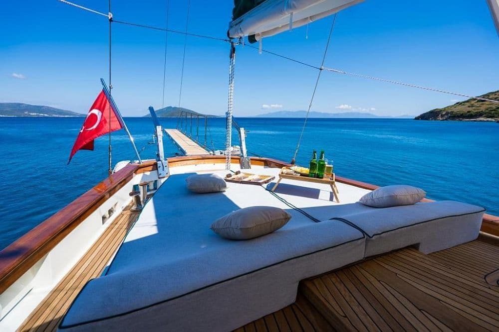 Moe ( Ex. A. Eser) dining