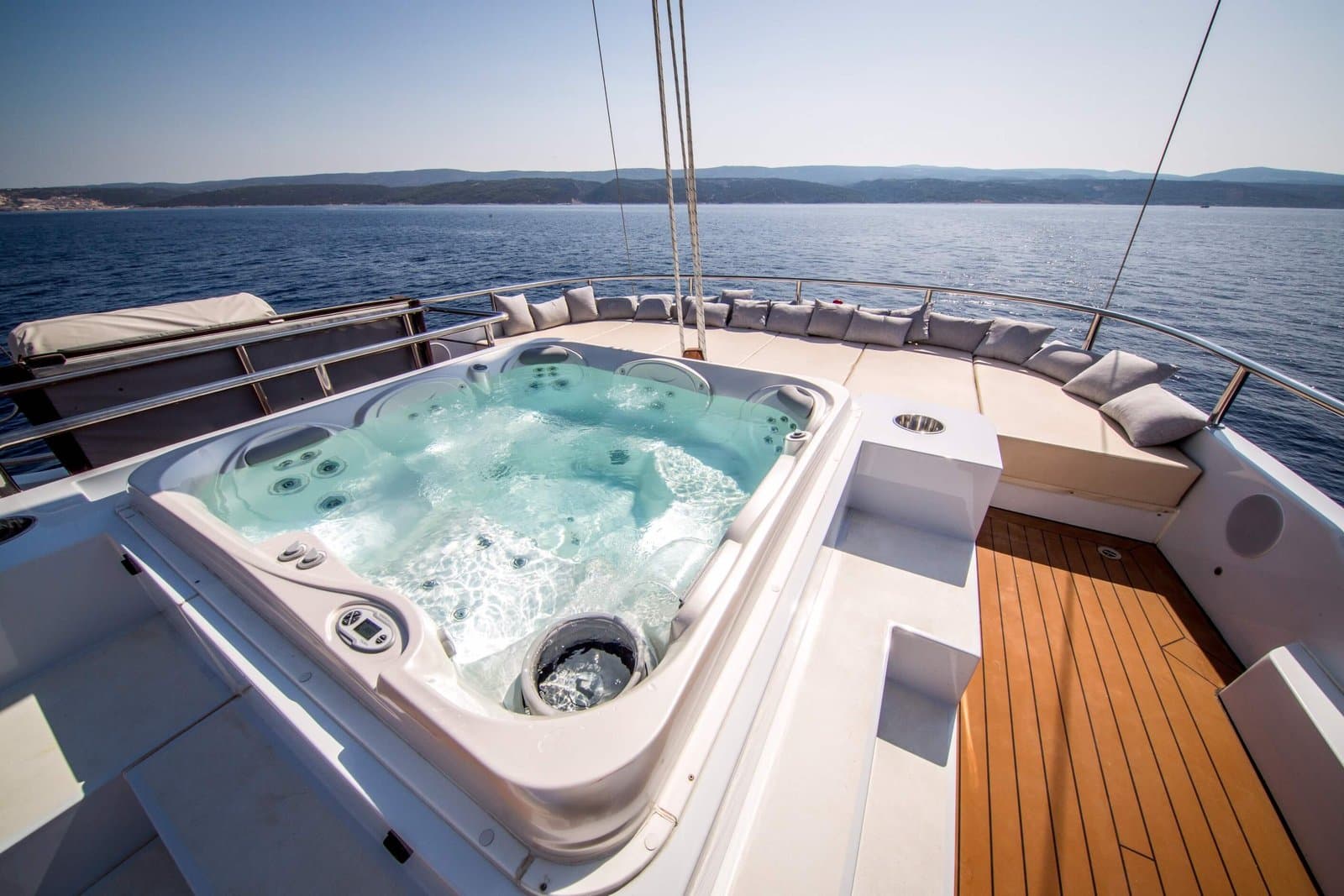 M/s Omnia deck