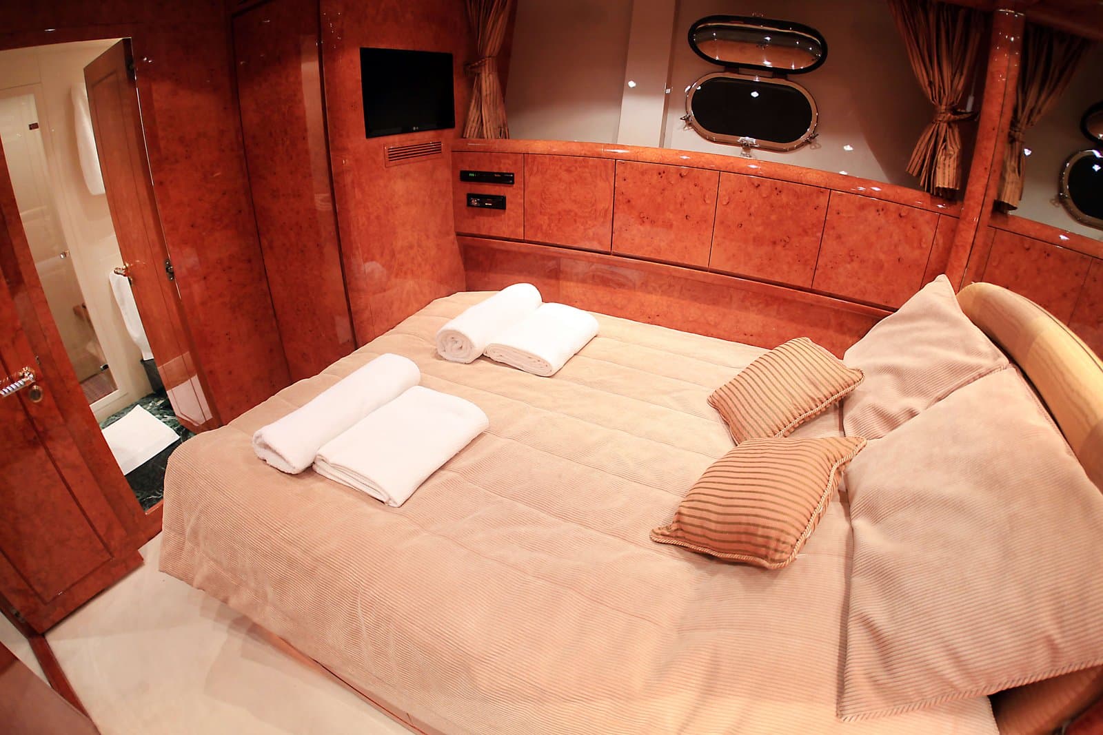 Mina II interior