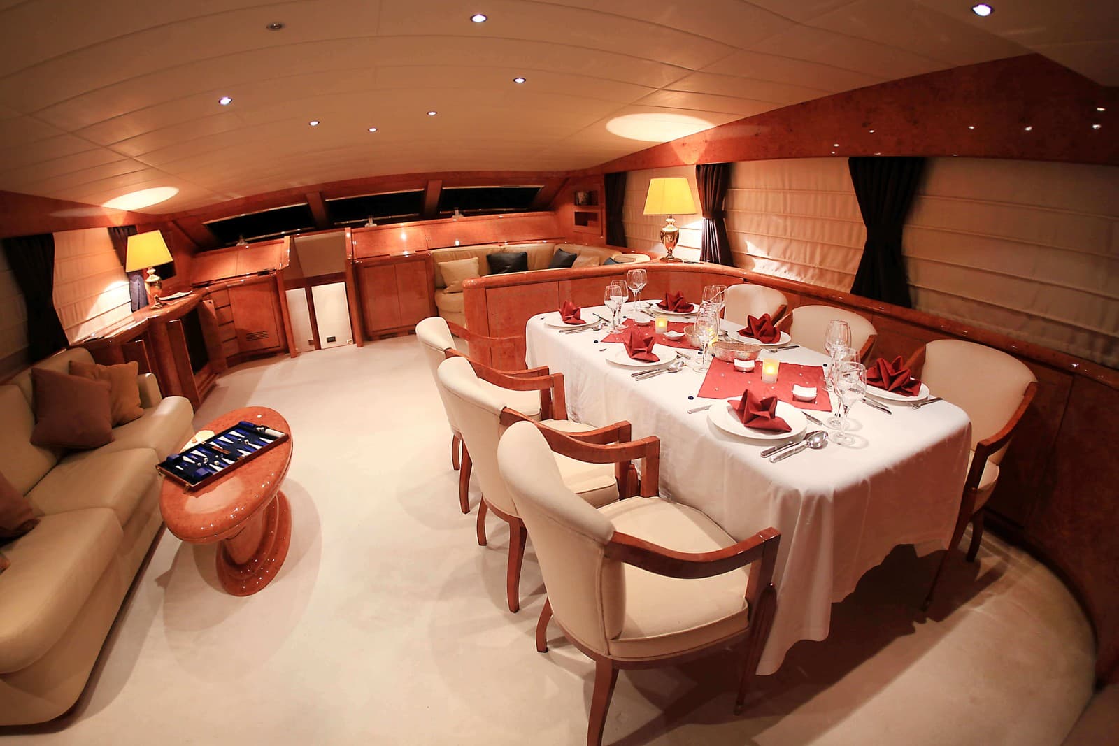 Mina II dining