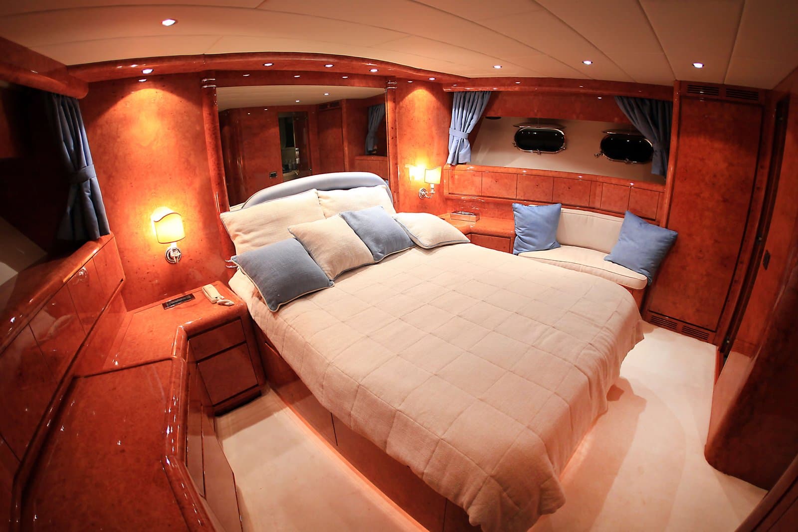 Mina II interior