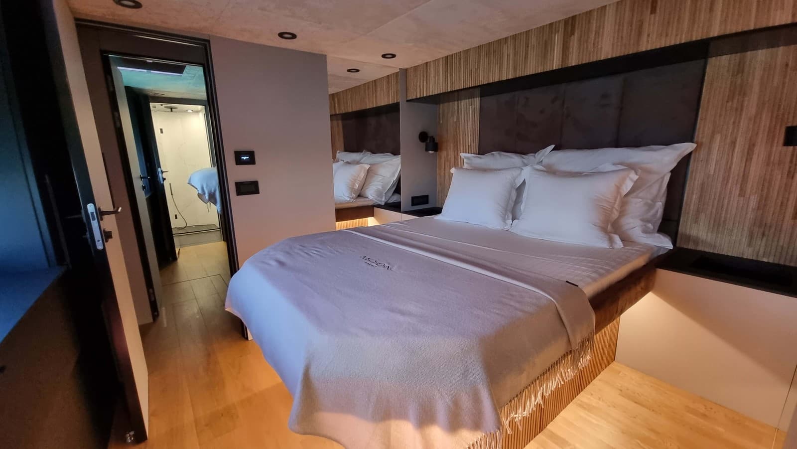 Moon Yacht 60 cabin