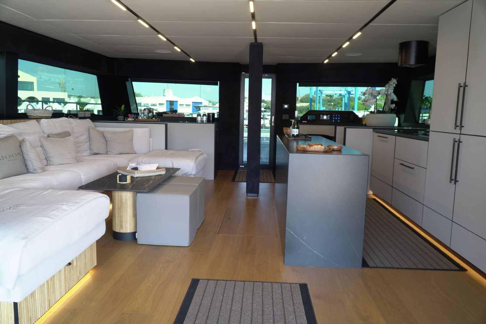 Moon Yacht 60 deck