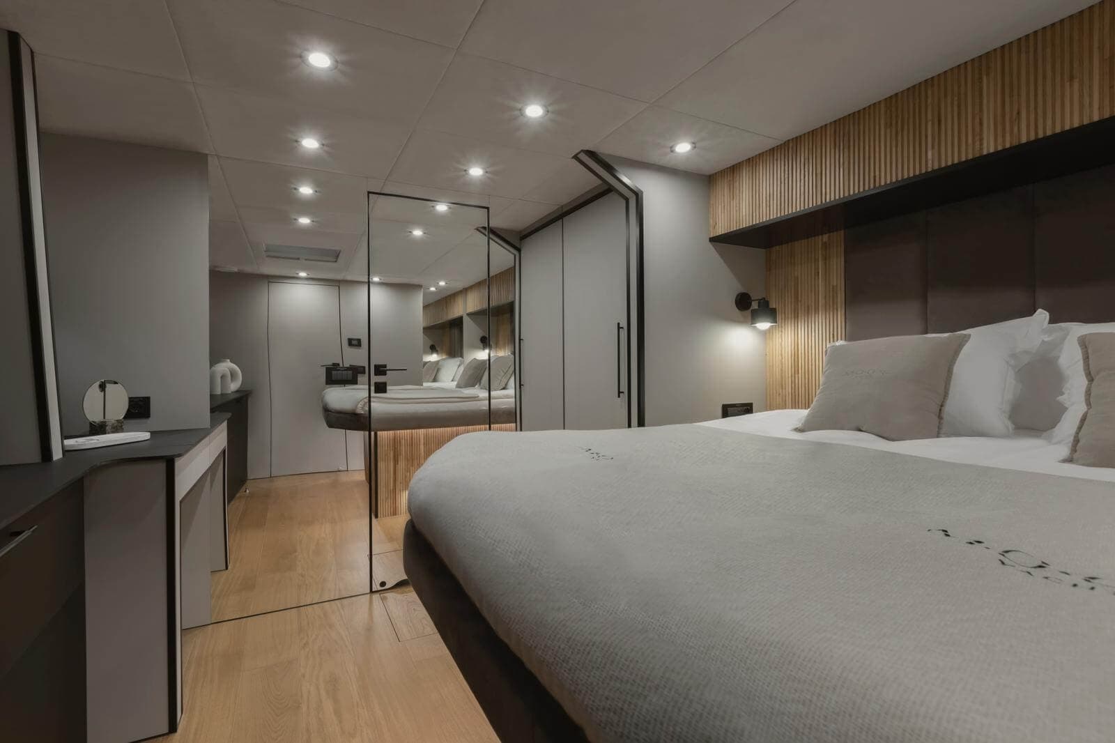 Moon Yacht 60 interior