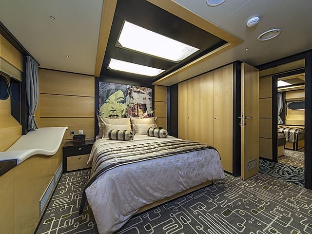 Navilux dining
