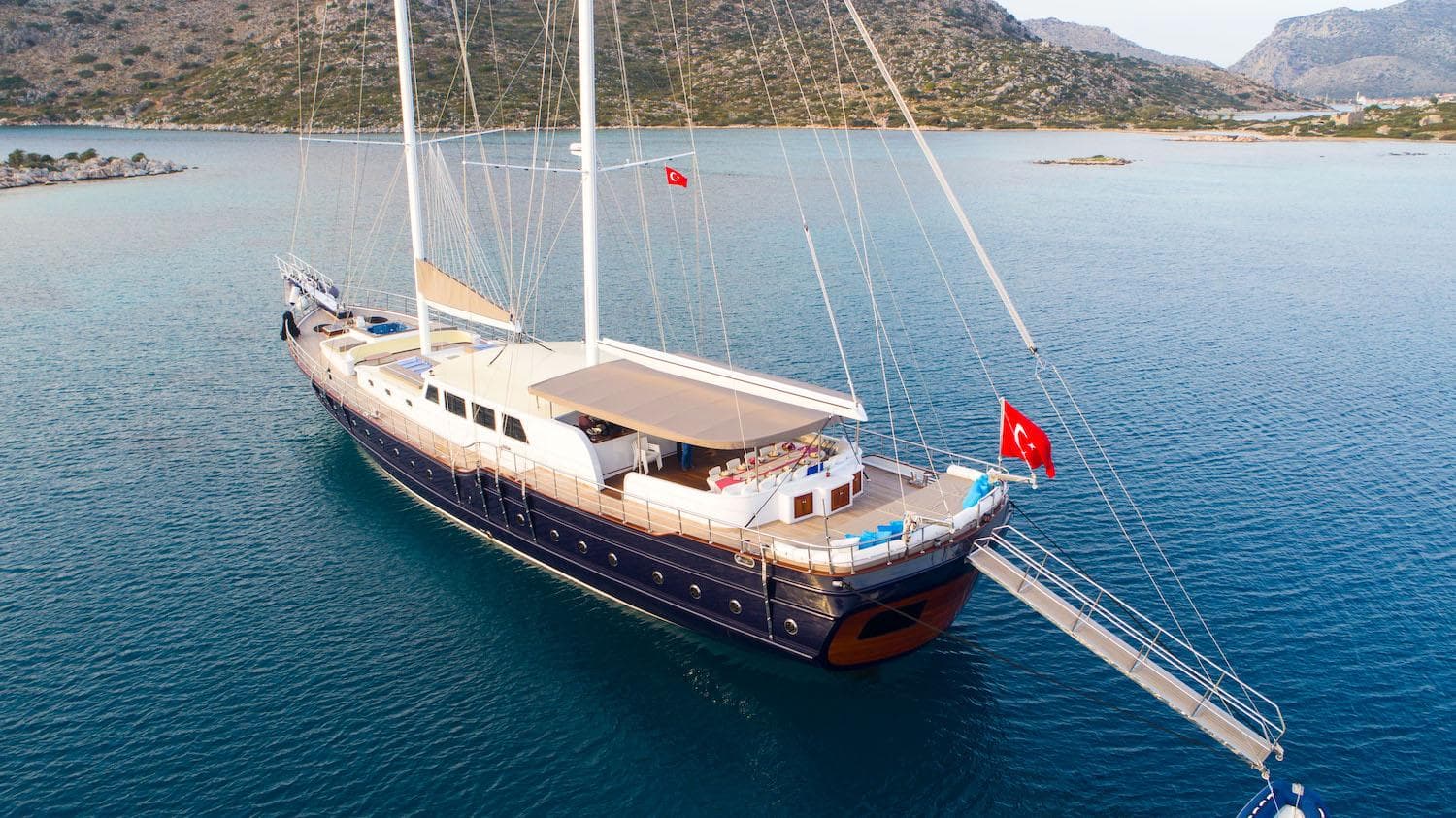 Nevra Queen exterior