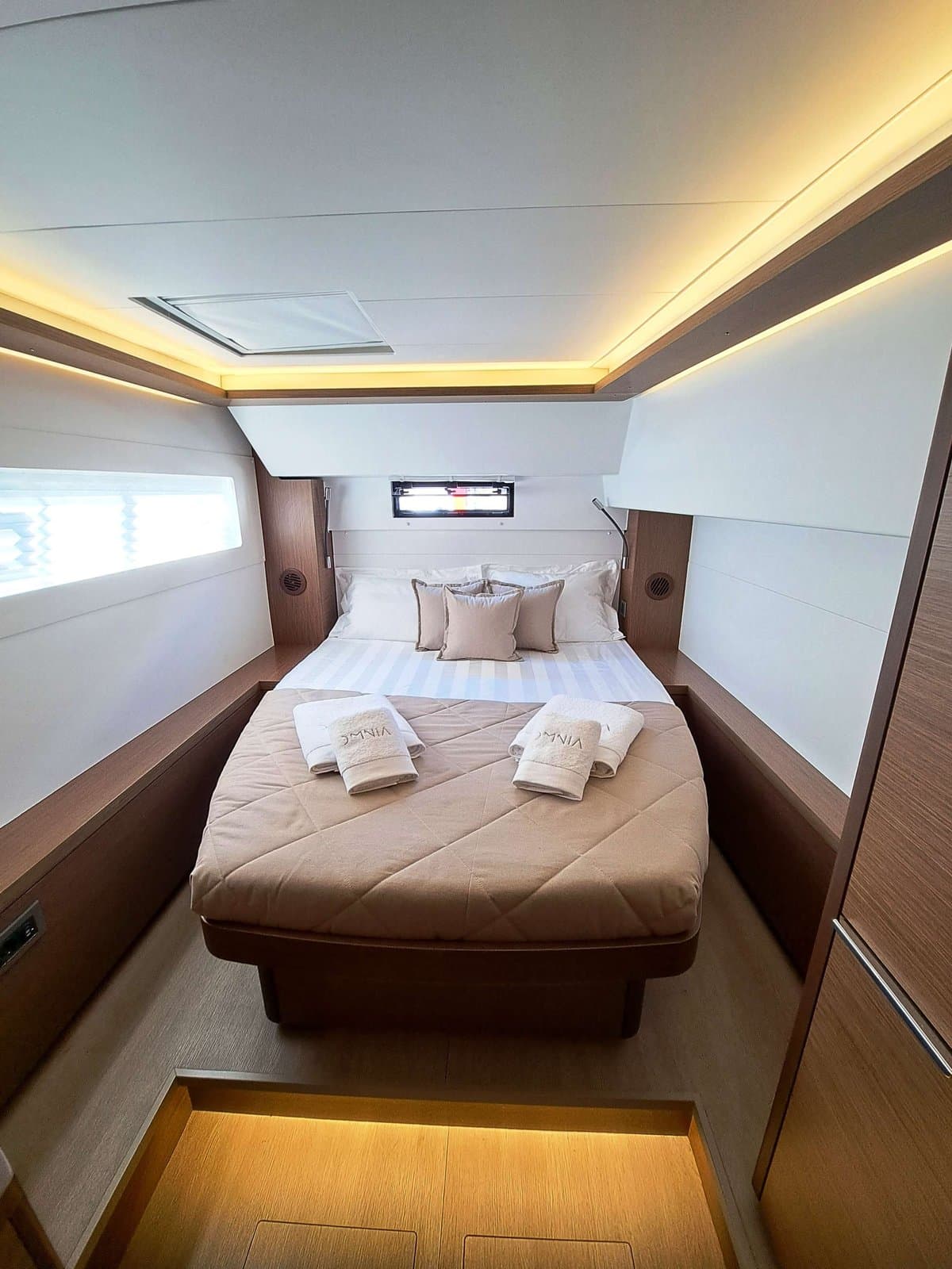 Omnia Lagoon 46 cabin