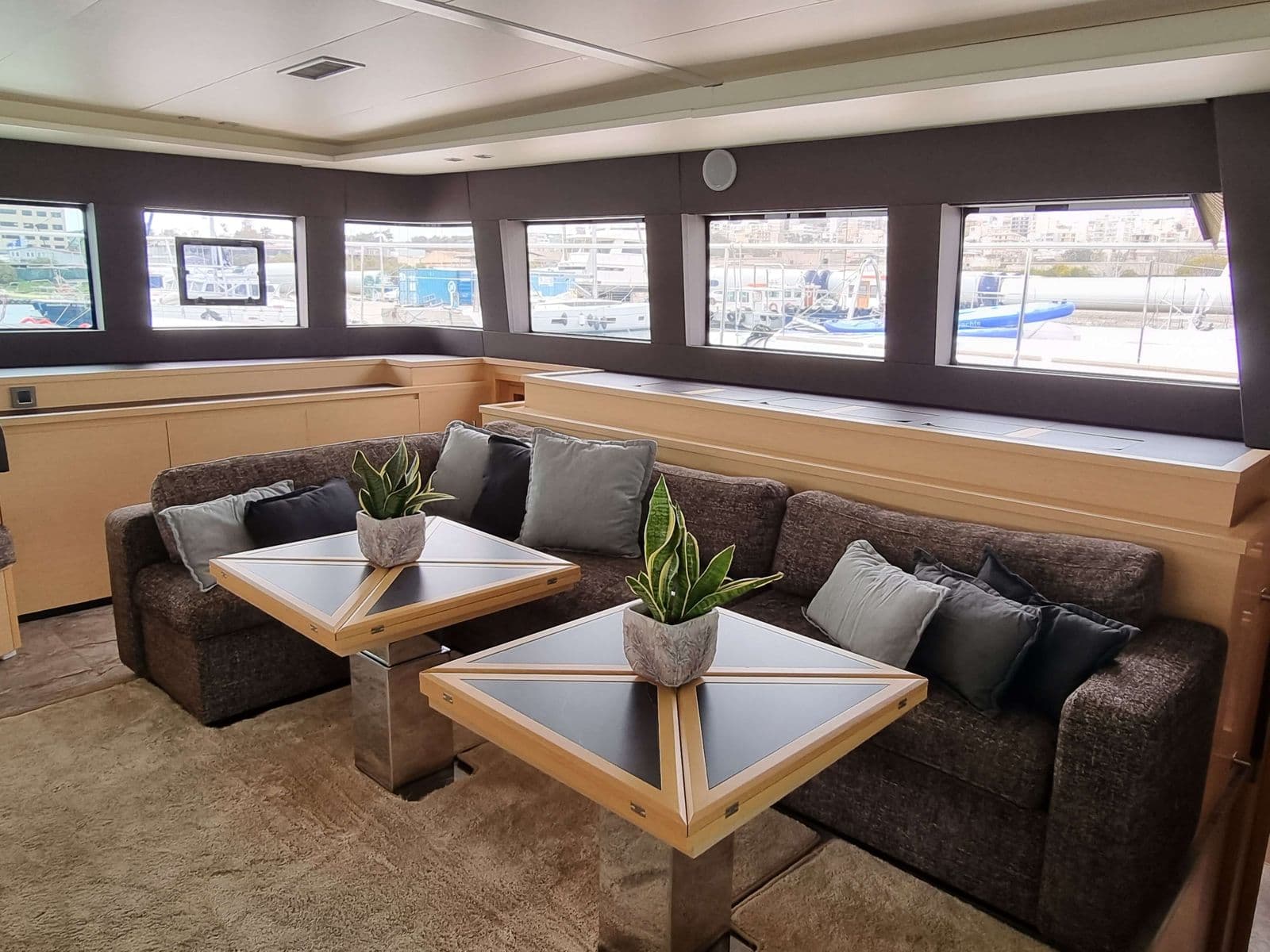 Pearly Gates Lagoon 630 interior