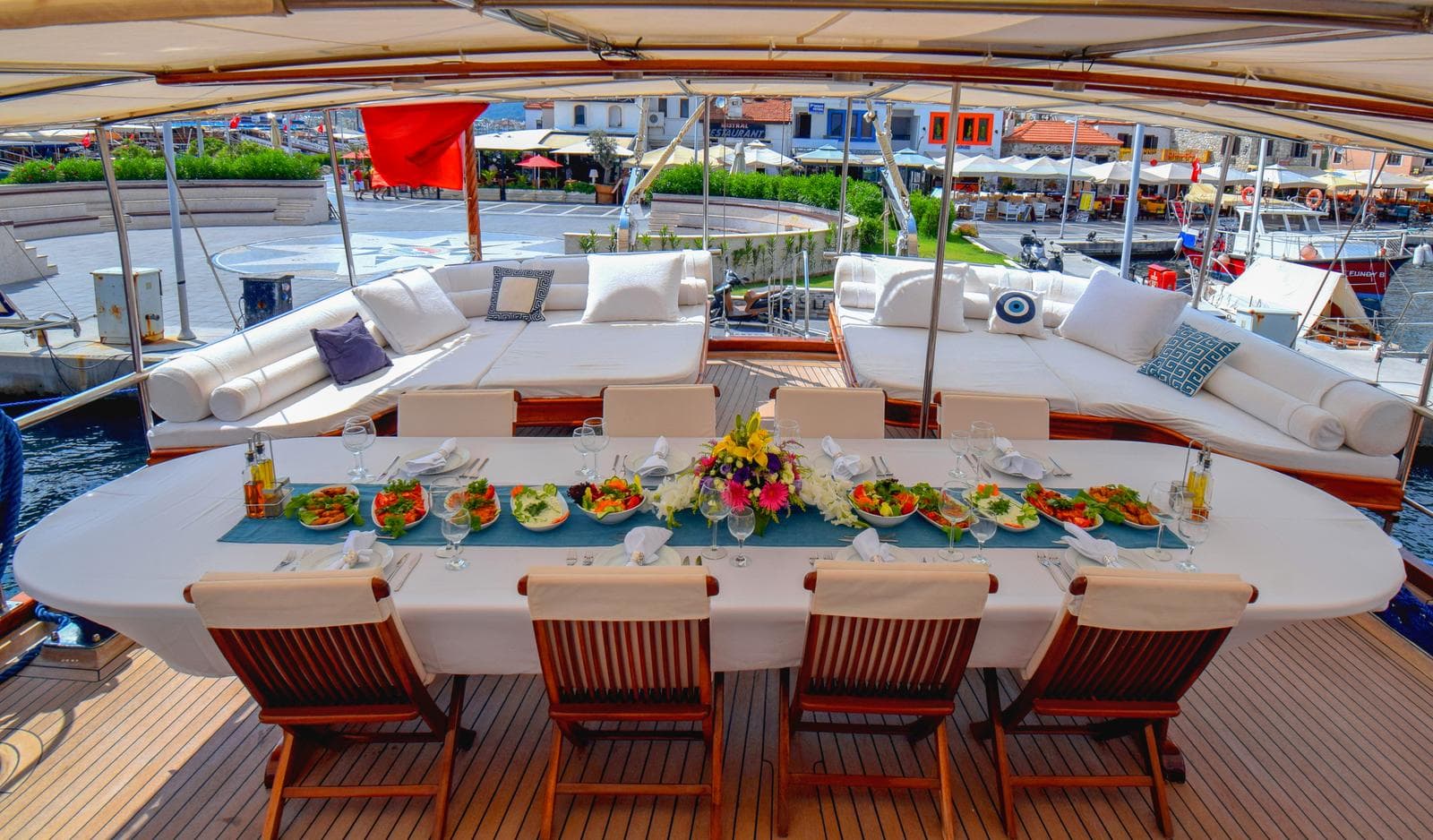 Perla Del Mar deck
