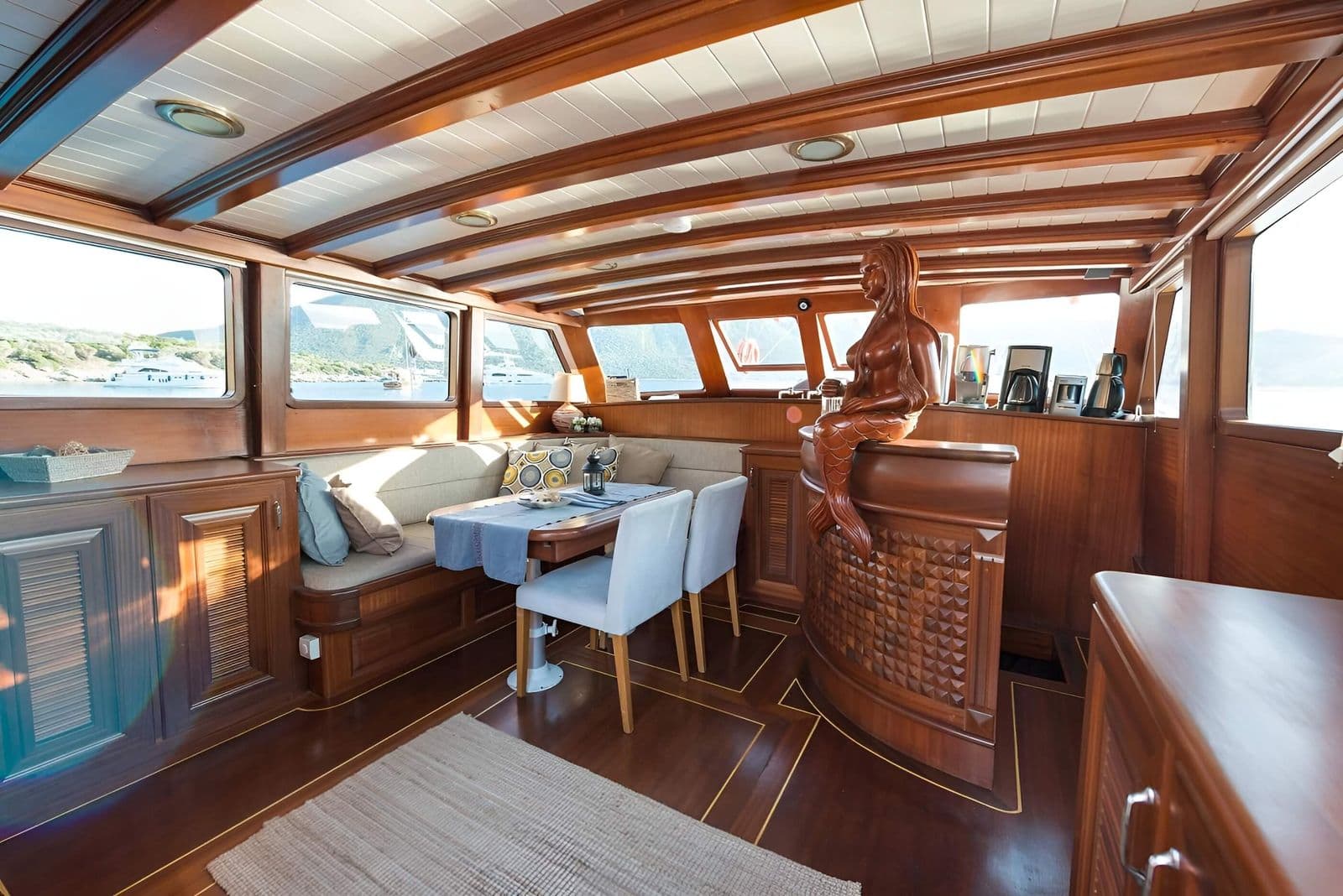 Primadonna interior
