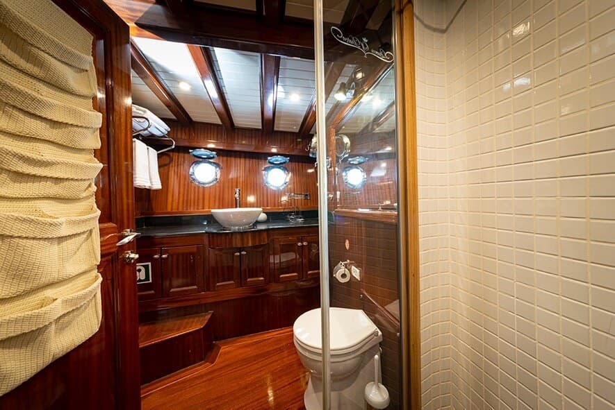 Queen Of Datca cabin