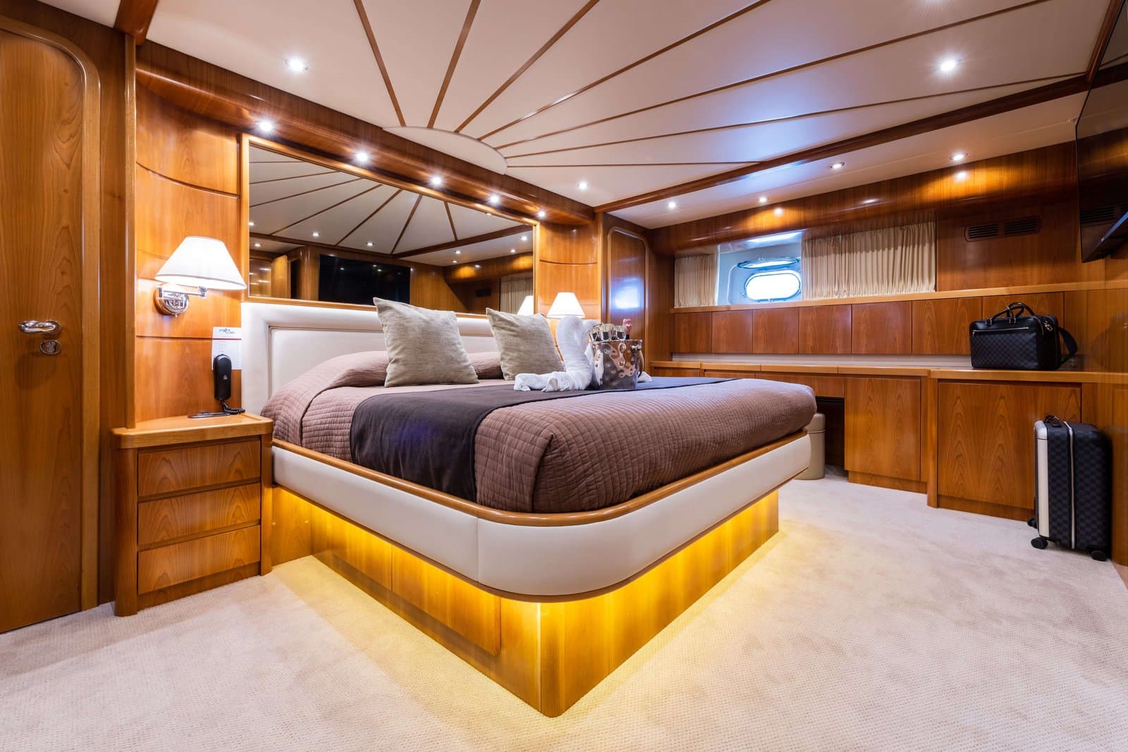 Star Link Falcon 90 interior