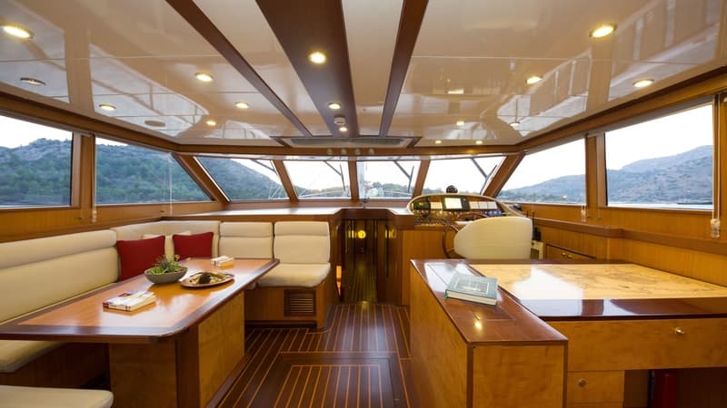 Serenity 86 interior