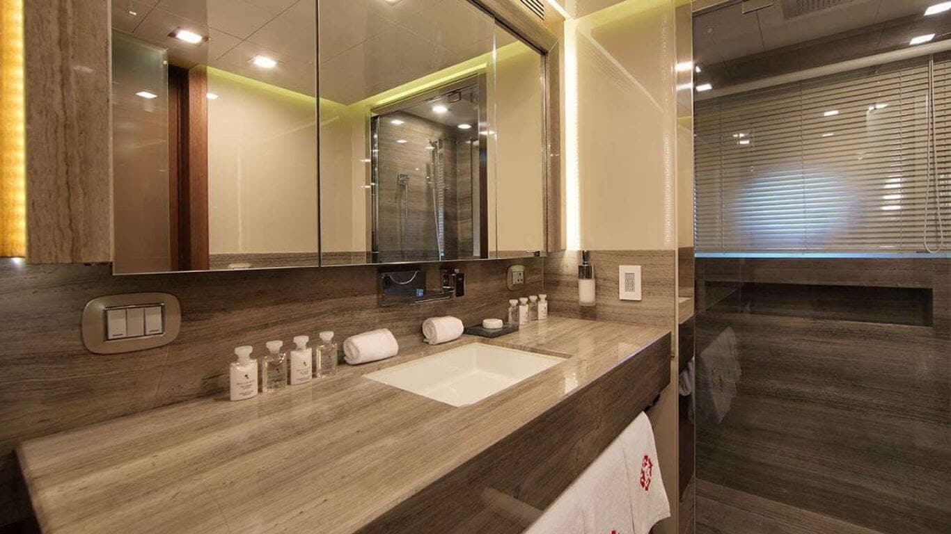 Thalyssa interior