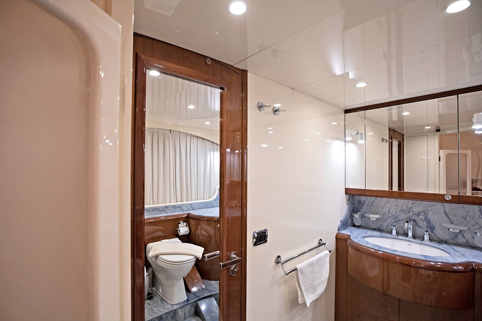 Theion cabin