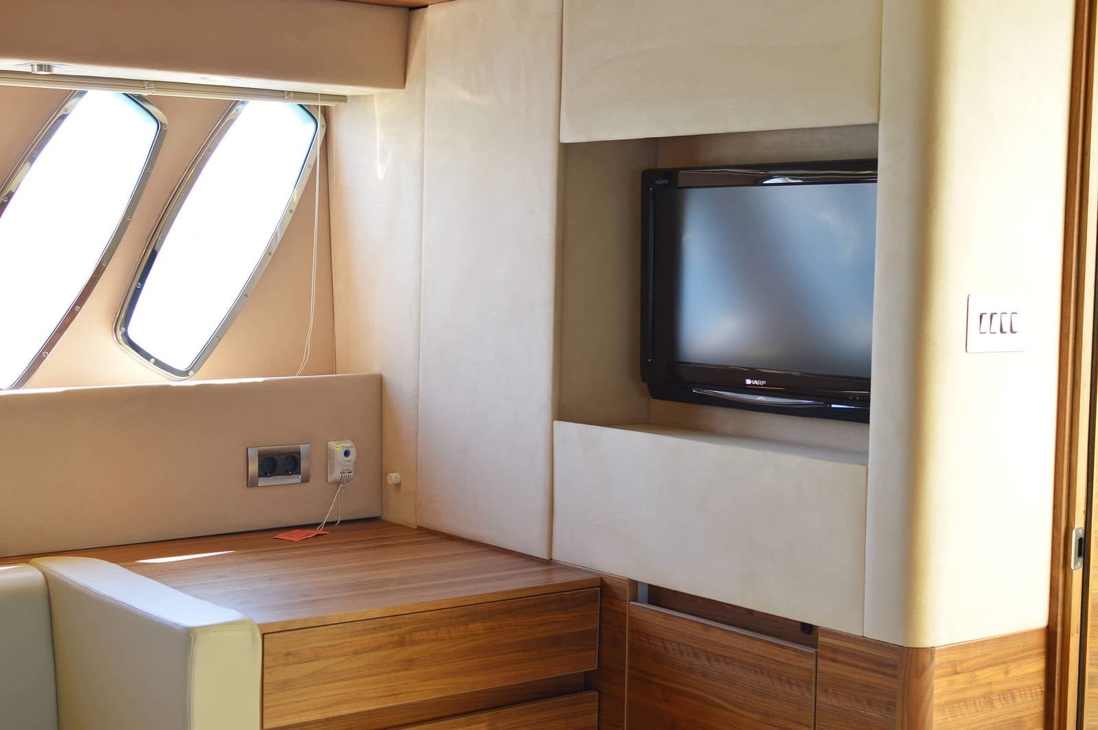Wave Master interior