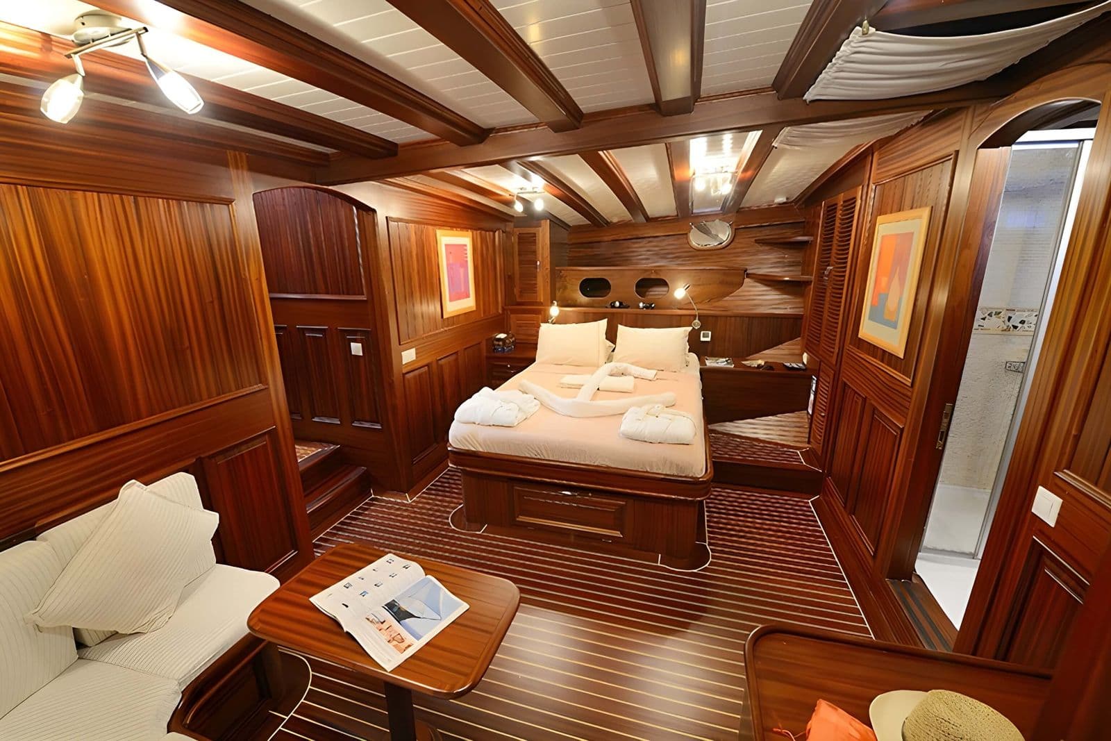 Zephyria II cabin