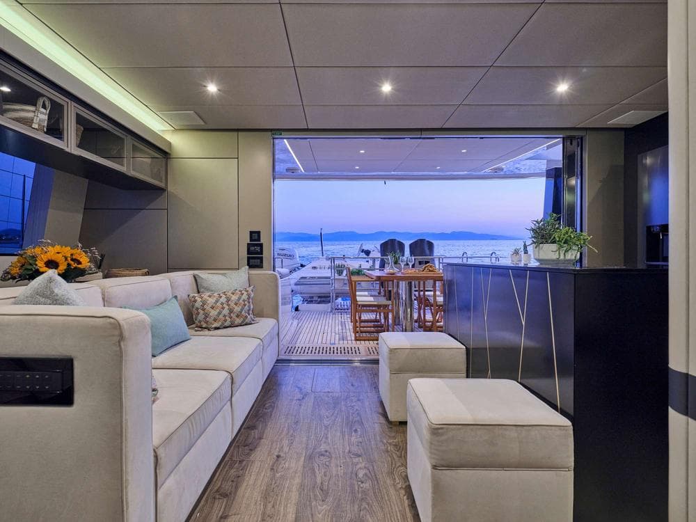 Adara interior