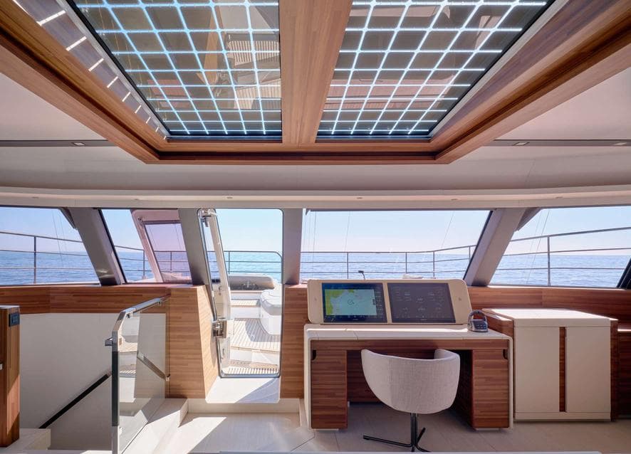 Christal Mio 80 interior