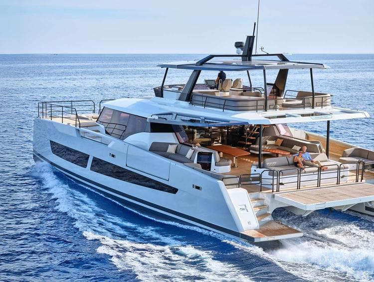 Christal Mio 80 cabin