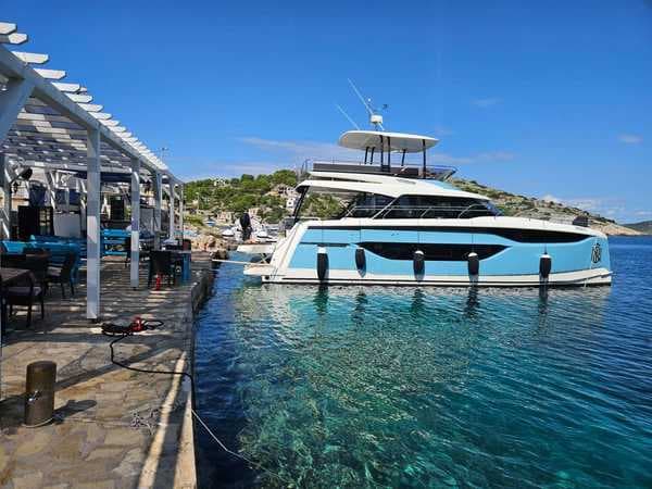 Diamond Si — Motor Yacht for charter in Rogoznica, Croatia
