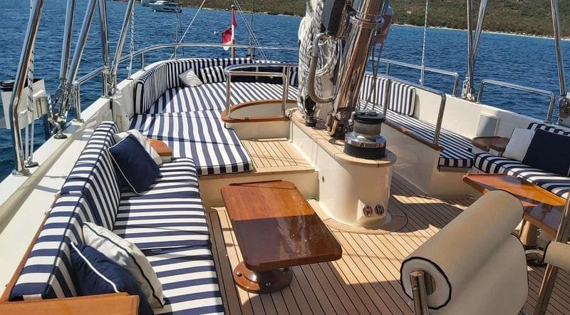 Ellen interior