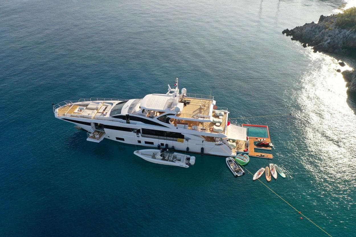 Love T exterior