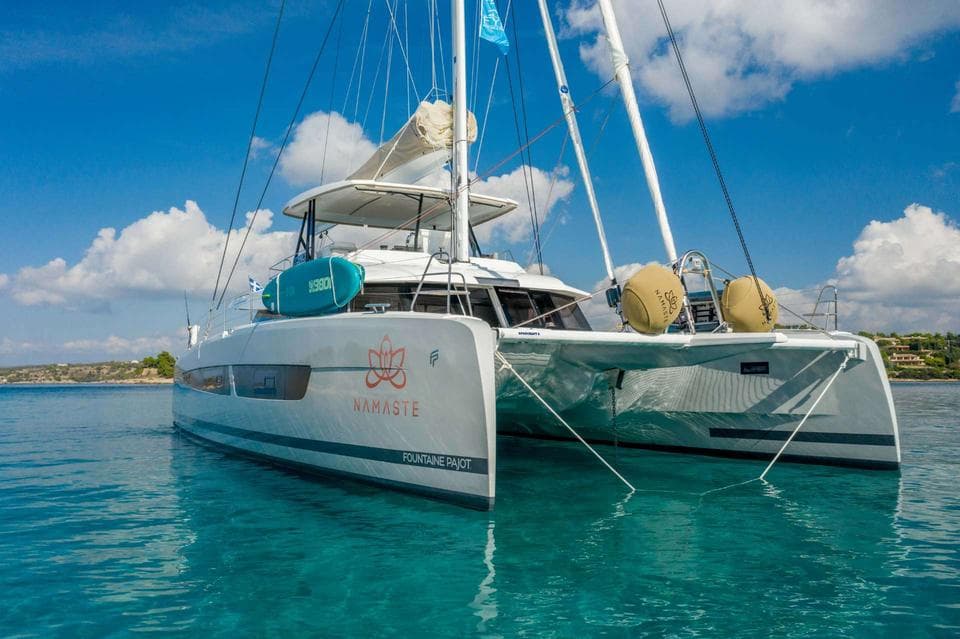 Namaste (samana) exterior