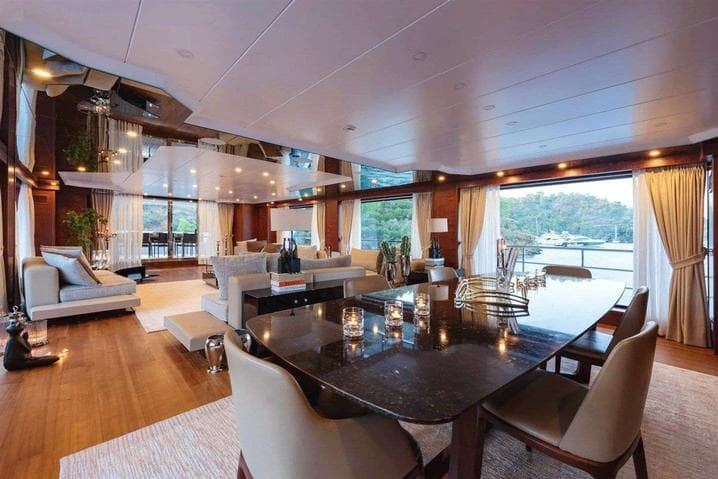 Ocean Breeze dining