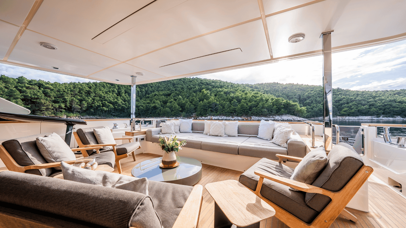 Charter the Luxurious Linssen 35 GS AC 2024 on Dutch Waterways