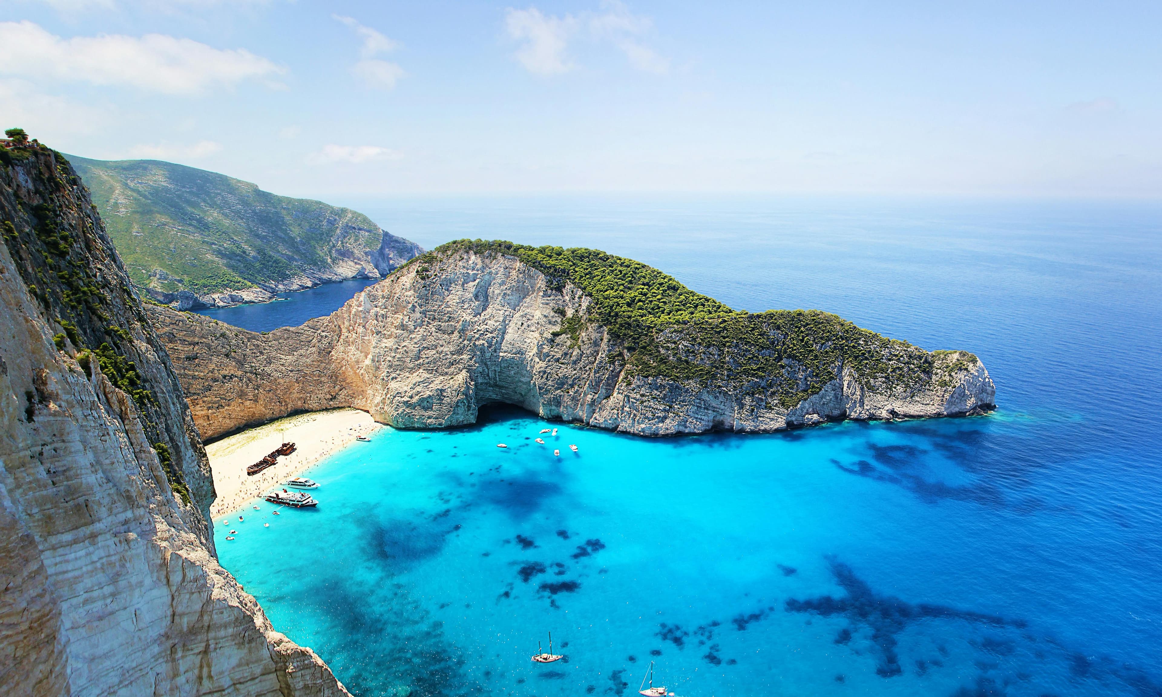Top 7 Reasons to Charter a Yacht in Greece