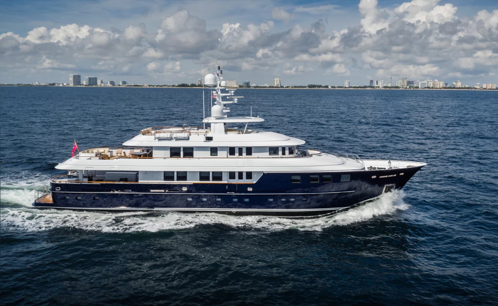 Discover OCEAN'S SEVEN, a World-Class 42M Kingship Yacht