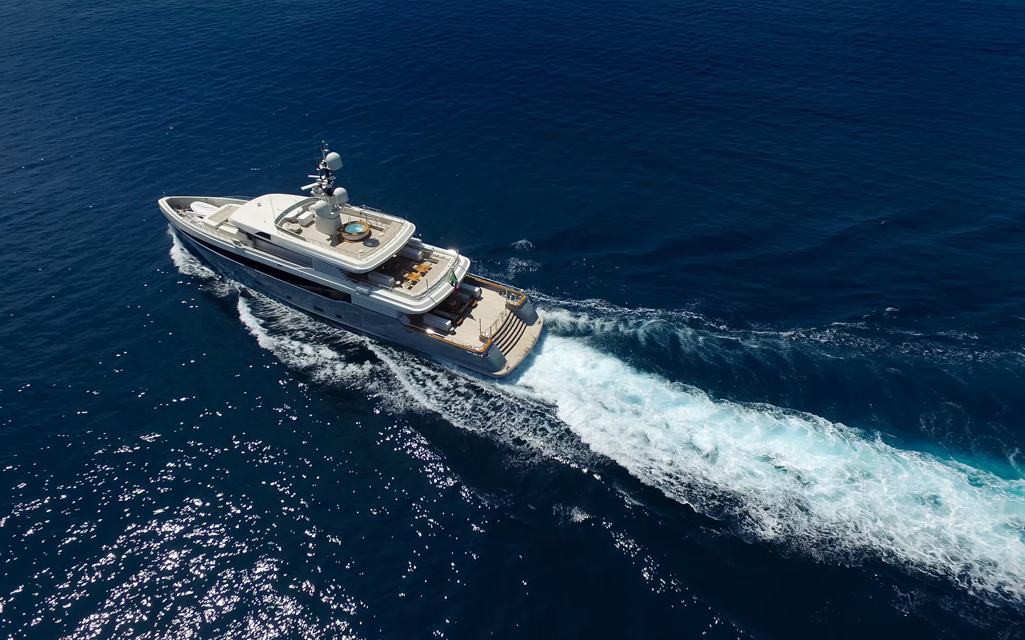 Embrace the Italian Riviera on Rossinavi 48m ASLEC4