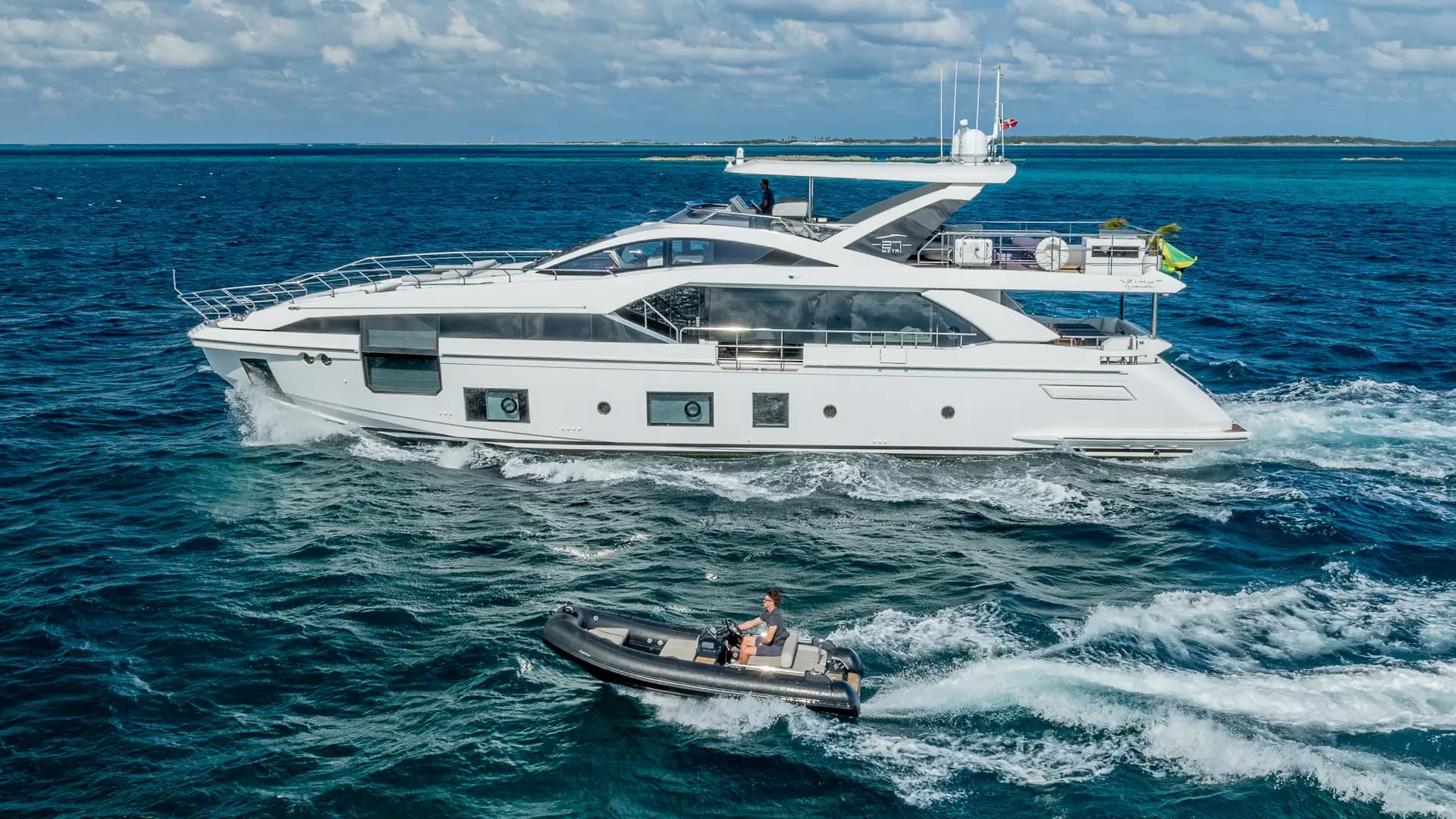 Charter Offer: Azimut M/Y Pier Pressure in The Bahamas