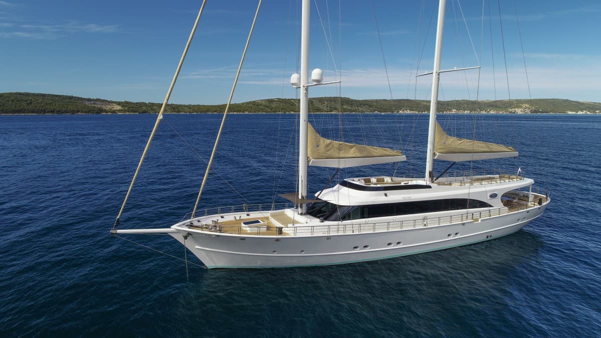 Yacht Acapella: A Remarkable Offer