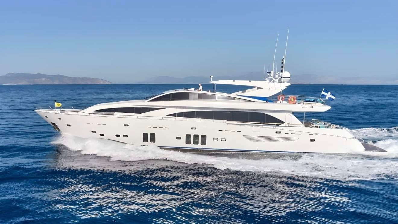 Immerse in Greek Paradise Aboard HAKUNA MATATA