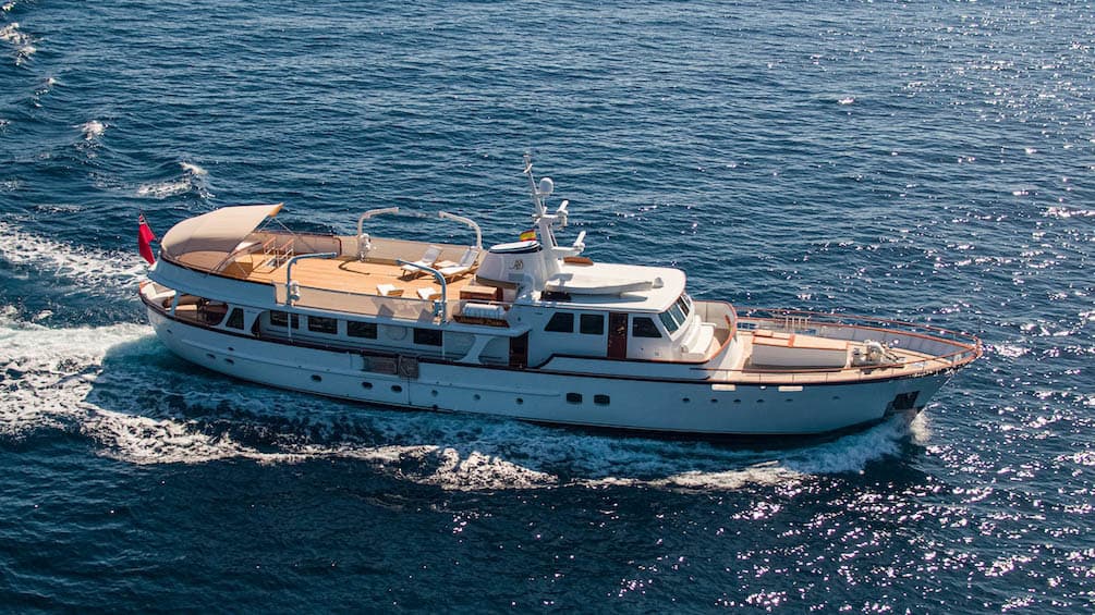 Charter HEAVENLY DAZE: A Stunning Feadship Yacht Escape in the Mediterranean – Rate Drop for Summer 2025
