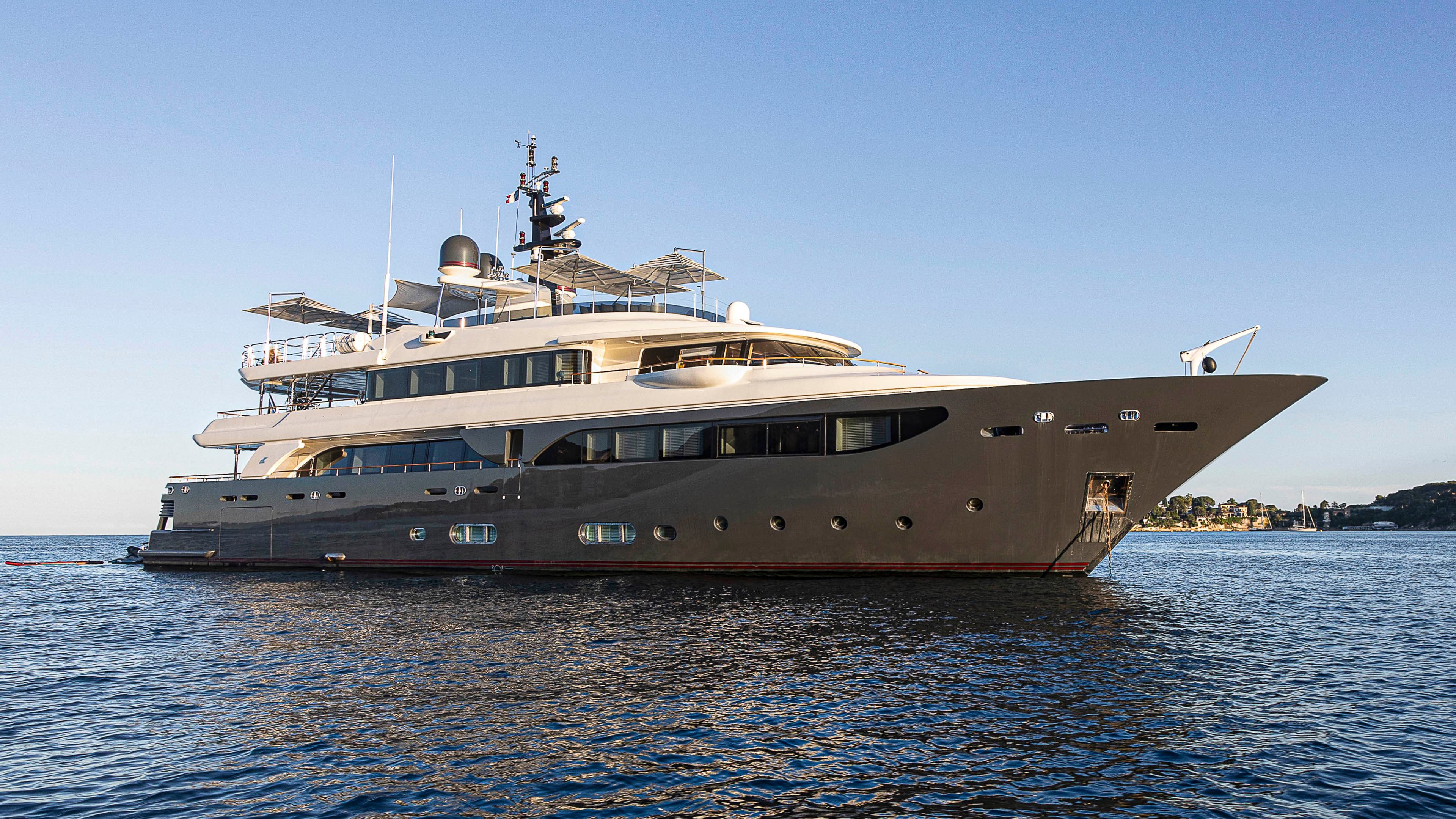 Charter LADY TRUDY: A Luxurious 42.60m CRN Ancona Superyacht Experience